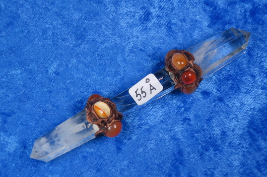 Chakrahoitosauva karneoli ja vuorikide sakraalichakralle