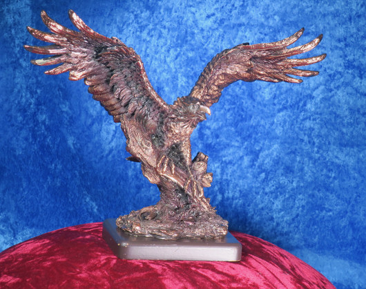 Patsas kotka, korkeus 24cm