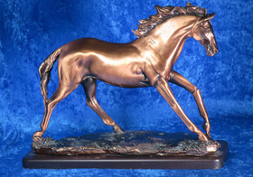 Patsas hevonen, kuparipinnoitettu, korkeus 27cm