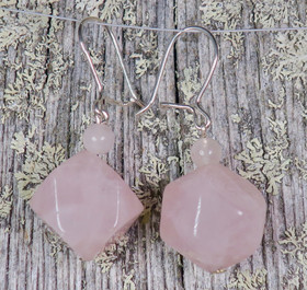 Korvakorut ruusukvartsi isot kulmikkaat. Rose3