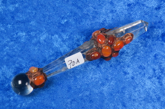 Chakrahoitosauva karneoli ja vuorikide sakraalichakra, ristiluukeskus