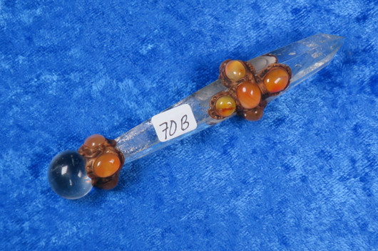 Chakrahoitosauva karneoli ja vuorikide sakraalichakra, ristiluukeskus