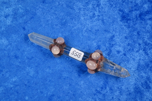 Chakrahoitosauva ruusukvartsi ja vuorikide sydänchakralle 