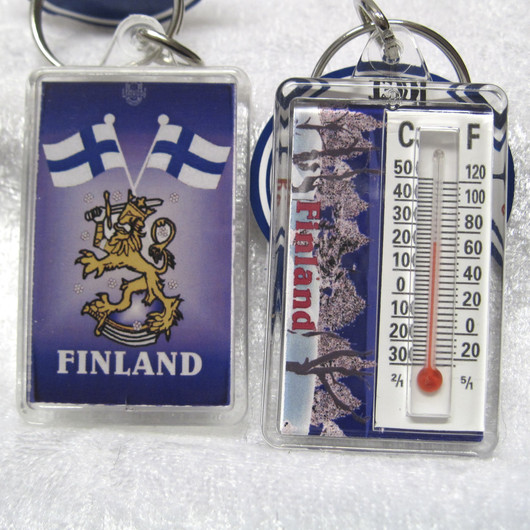 Avaimenperä lämpömittari Suomen leijona ja Suomen liput