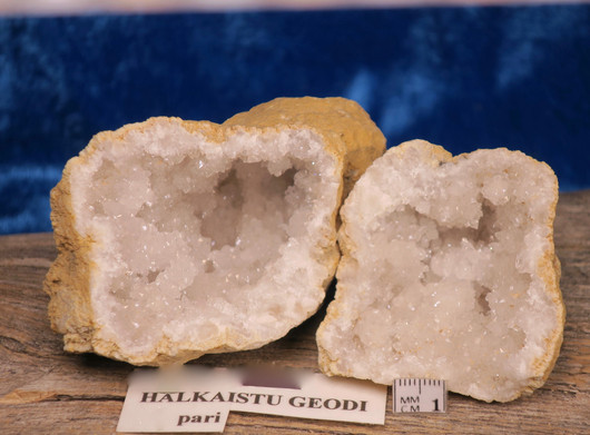 Kvartsigeodipari 189g halkaistu M. Marokko