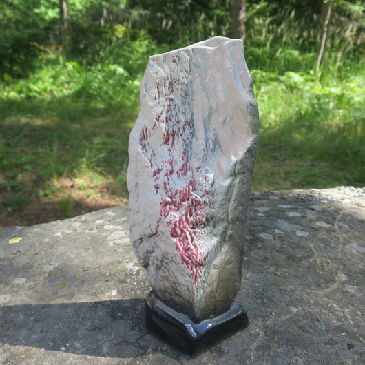 Maljakko Vuori, takaseinä L, korkeus 28cm keramiikkaa punainen