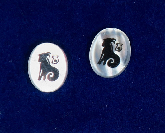  Nappikorvakorut KAURIS, CAPRICORN, 925-hopea ja simpukka