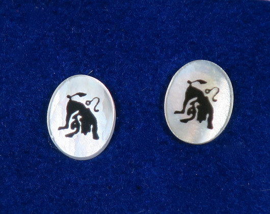  Nappikorvakorut LEIJONA, LEO 925-hopea ja simpukka