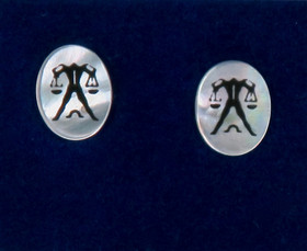  Nappikorvakorut VAAKA LIBRA 925-hopea ja simpukka 