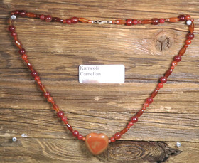 Helmet karneolisydän 60cm KATRI