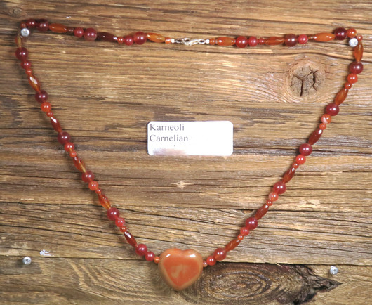 Helmet karneolisydän 60cm KATRI