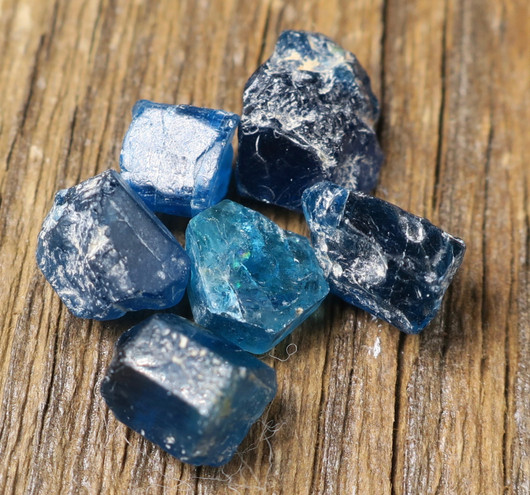 Apatiitti raakakide, pieni 0,4-0,8g Brasilia