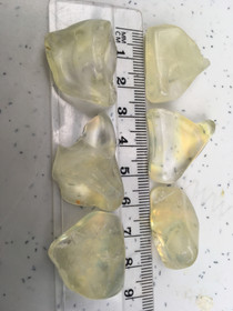 Tektiitti vaaleankeltainen meteoriittilasi 6-9g Kiina