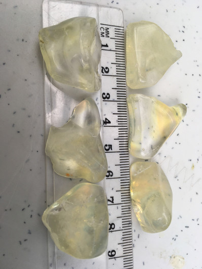 Tektiitti vaaleankeltainen meteoriittilasi 6-9g