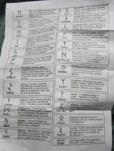 Riimukivet Karneoliriimut, säilytyspussi, ohjeet