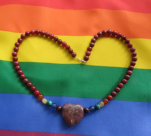 Helmet pride sateenkaari kivihelmet rodoniittisydän 52cm