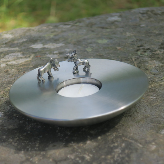 Tuikkualusta terästuikku jossa 2 liikuteltavaa magneettihirveä