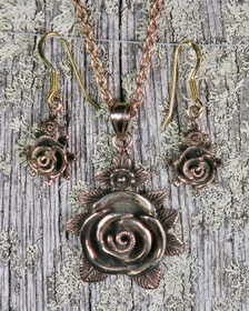 Pronssisetti RUUSU korvakorut ja riipus ketjulla