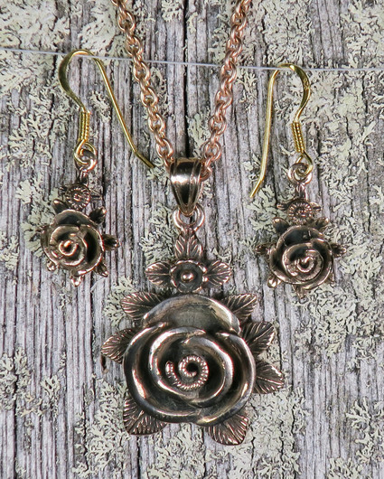 Pronssisetti RUUSU korvakorut ja riipus ketjulla