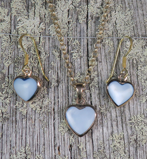 Pronssisetti pitsisydän helmiäinen harmaa, korvakorut ja riipus