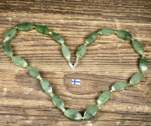 Helmet nefriittihelmet 46cm