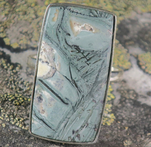 Hopeasormus tinguaiitti 21mm. Harvinainen kivi