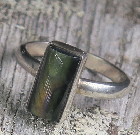 Hopeasormus spektroliitti 17.8mm kulmikas 