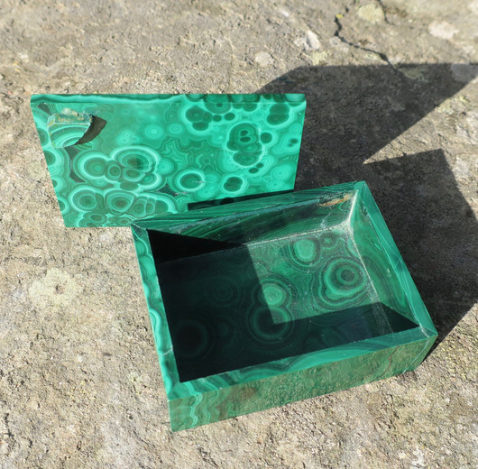 Rasia malakiitti, kannellinen 6x8x3cm  2.laatu