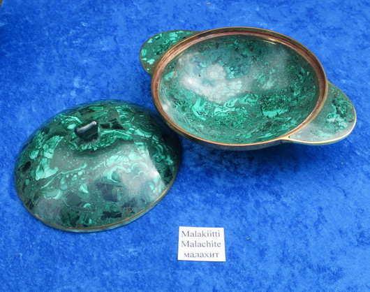 Malakiittikuho 12,5cm korvallinen ja kannellinen kiviastia