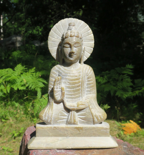 Kiviveistos Quan Yin agalmatoliittia