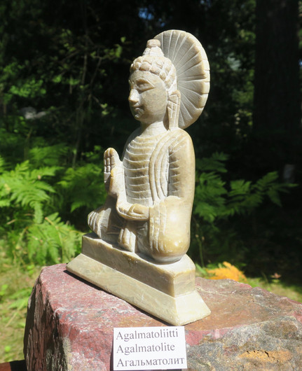 Kiviveistos Quan Yin agalmatoliittia