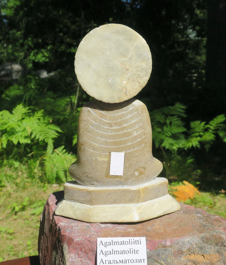 Kiviveistos Quan Yin agalmatoliittia