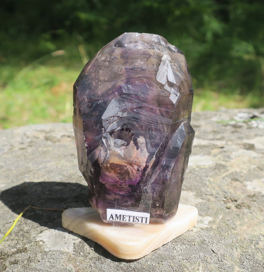 Ametistikide alustalla, vettä sisällä 278g  90mm