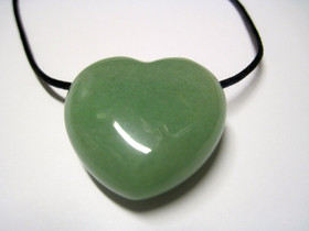 Kaulakoru aventuriinisydän vihreä 3x3cm porattu riipus 