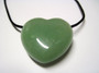 Kaulakoru aventuriinisydän vihreä 3x3cm porattu riipus 