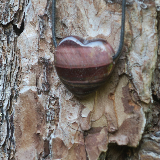 Kaulakoru häränsilmäsydän 3x3cm porattu riipus