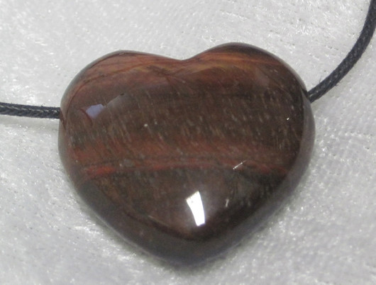 Kaulakoru häränsilmäsydän 3x3cm porattu riipus