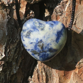 Kaulakoru sodaliittisydän 3x3cm porattu riipus 