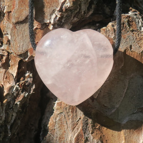 Kaulakoru ruusukvartsisydän 3x3cm porattu riipus