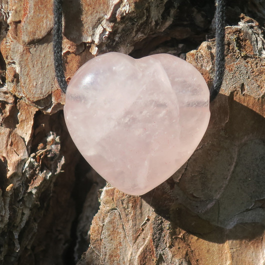 Kaulakoru ruusukvartsisydän 3x3cm porattu riipus