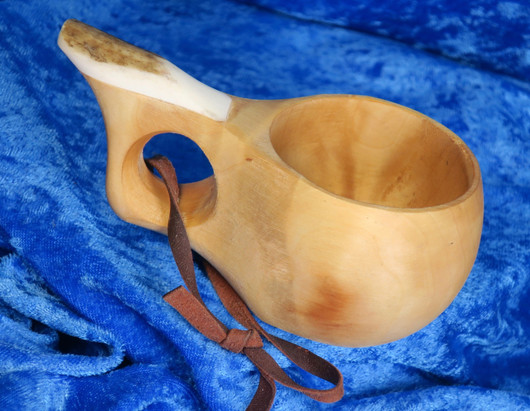 Kuksa sarvikahvalla 1-sorminen koivunpahkaa