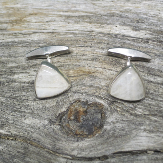  Kalvosinnapit kuukivi kolmio 925-hopeaa