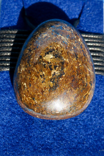 Riipus Brontsiitti, porattu, liukusolmunauhassa