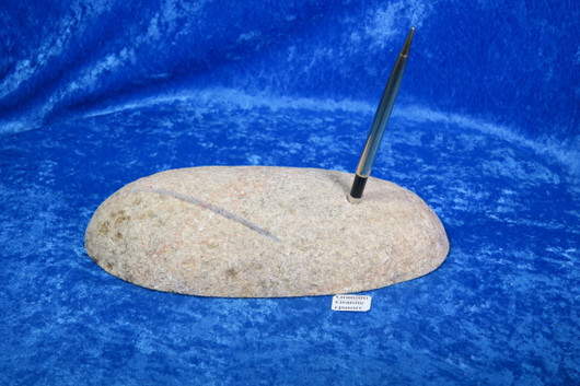 Kynäteline ja käyntikorttiteline graniittia. Suomi