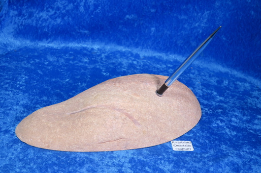 Kynäteline - käyntikorttiteline kvartsiittia. Suomi