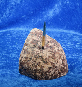 Kynäteline graniittia. Suomi