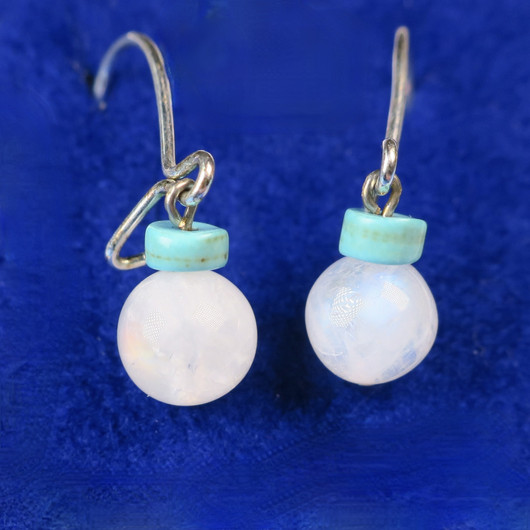 Korvakorut kuukivi 6-7mm ja litteä aito turkoosi