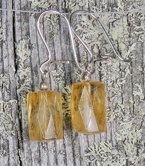 Korvakorut sitriini, viistehiottu