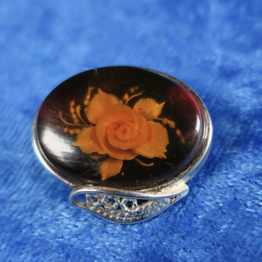 Rintakoru meripihka ruusu