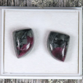 Eudialyytti nappikorvakorut purje C